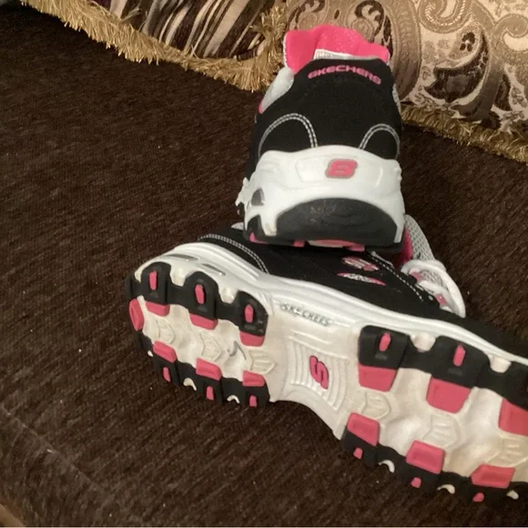 Women’s Skechers D’Lites Shoe - Picture 2 of 5